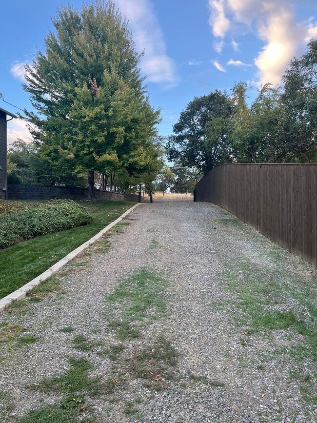 Building Photo - Short Term Rental available, Fully Furnished , 1 Bedroom, 1 Bath in Private Setting