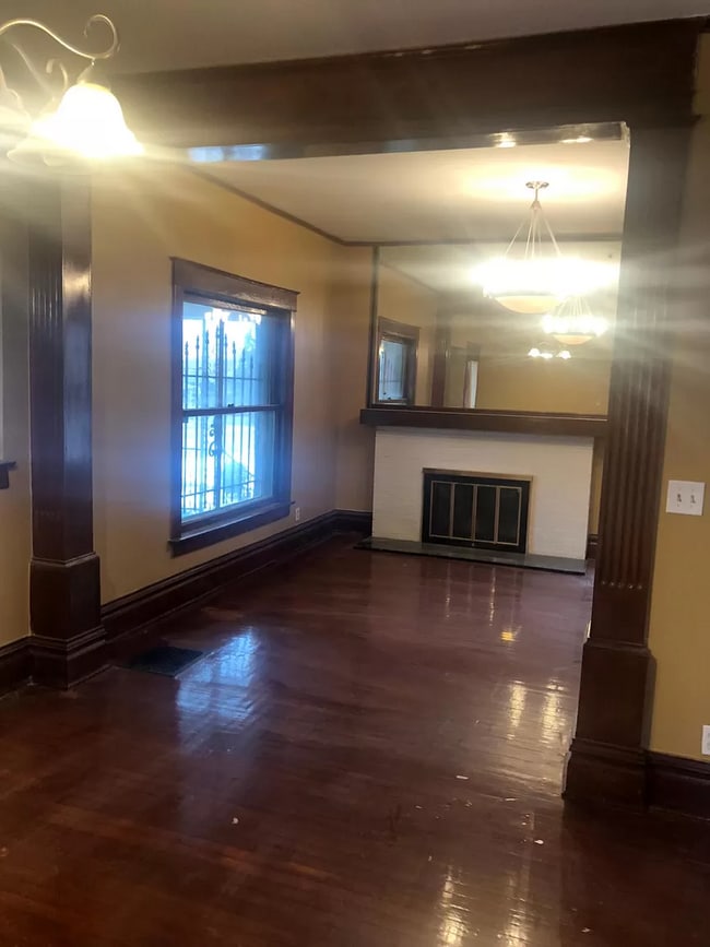 Building Photo - Beautiful 4 Bedroom / 1.5 Bathroom house