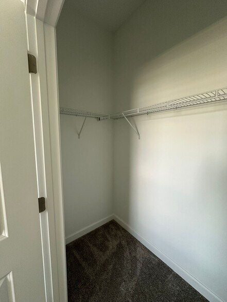 closet - 4137 Redbridge Loop