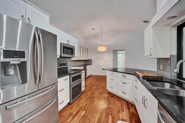 Building Photo - 1283 Barnstaple Cir