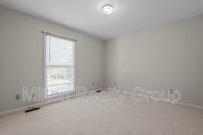 Building Photo - 464 Tirzah Dr