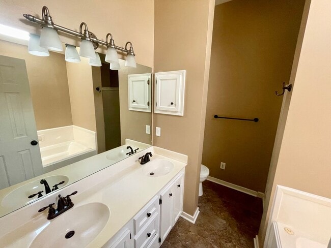 Building Photo - 3/2 For Rent in Brandon 047!