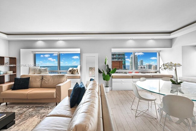 Building Photo - 1435 Brickell Ave