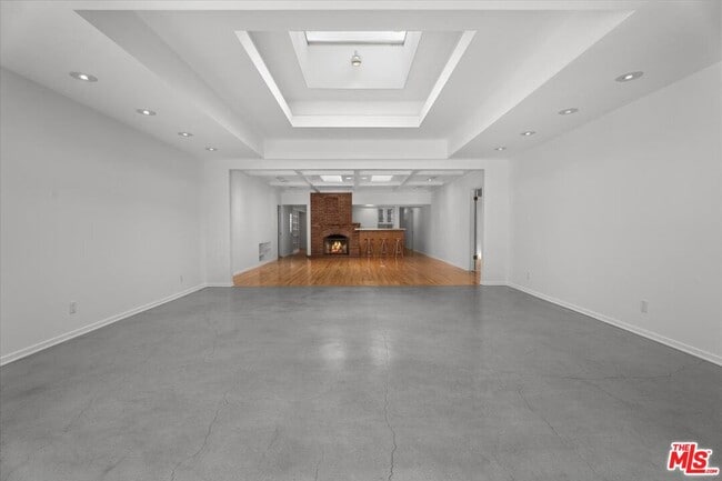 Building Photo - 4031 Hollyline Ave