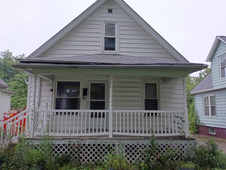 Building Photo - 2061 N College St