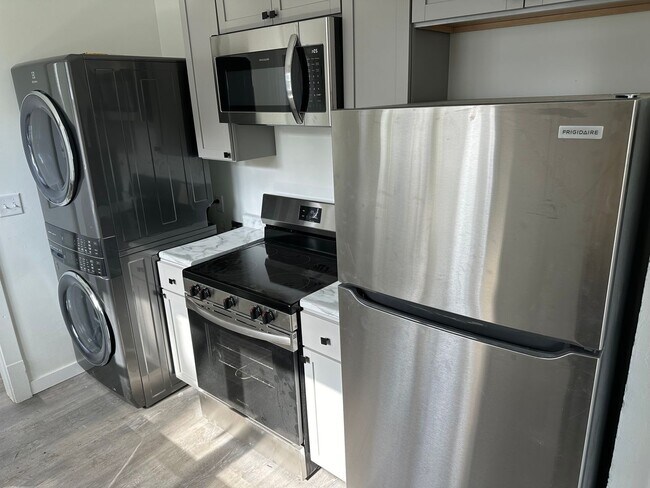 Building Photo - New Glory