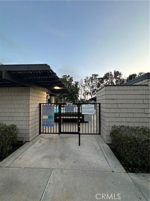 Building Photo - 35 Smokestone