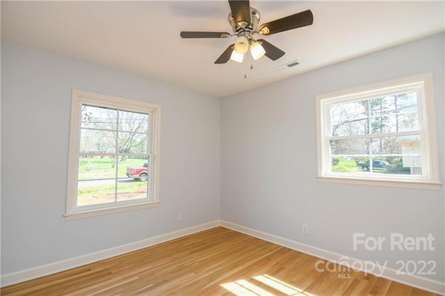 Building Photo - 9025 Longview Dr