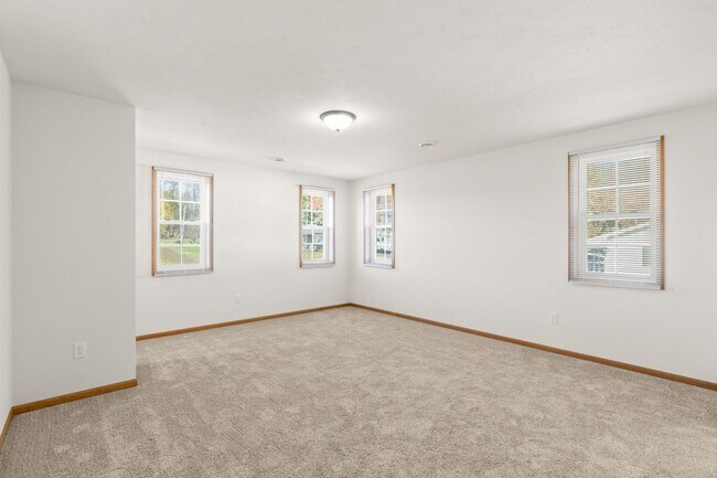 Building Photo - 544