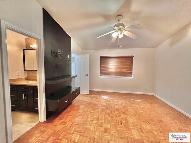 Building Photo - 6744 Central Blvd