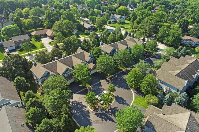 Building Photo - Spacious 3-Bedroom Townhouse with Main-Flo...