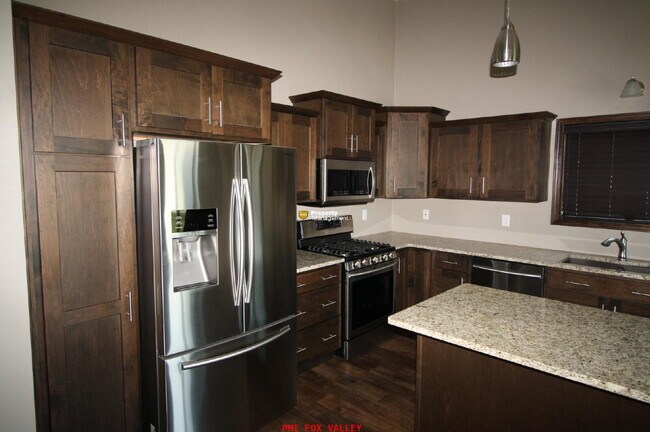 Building Photo - Short Lease Available