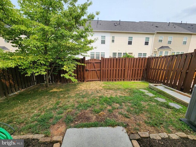 Building Photo - 106 Portrush Ln