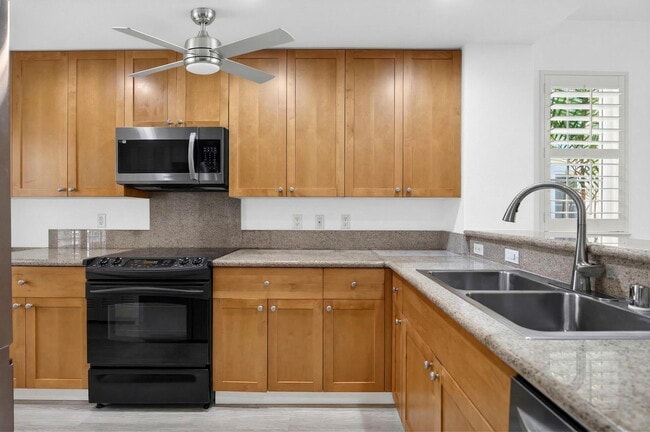 Building Photo - 520 Lunalilo Home Rd