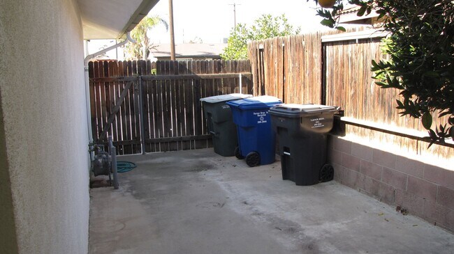 Building Photo - NOR 3 bedroom 2 bath