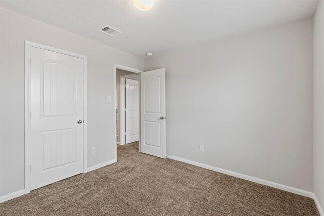 Building Photo - 12123 Parade Park Pl