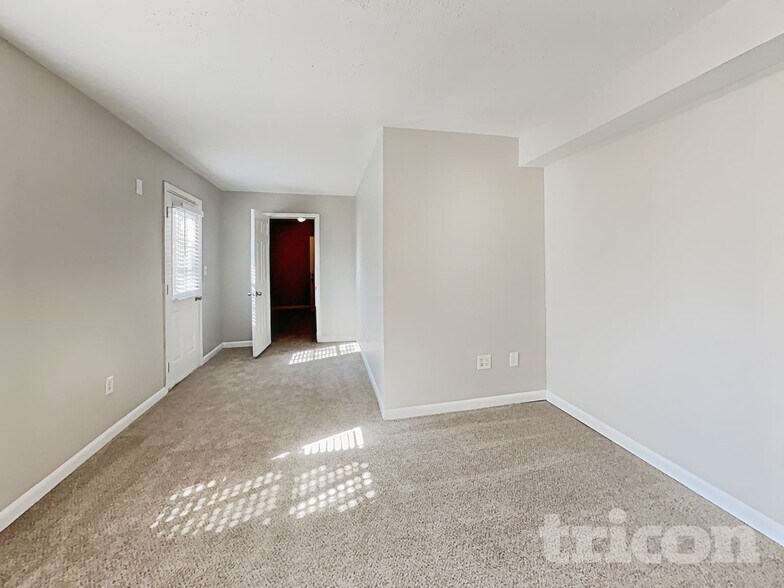 Building Photo - 7029 New Dale Rd