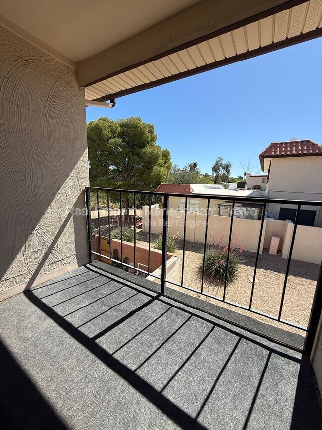 Building Photo - 3801 E Greenway Rd