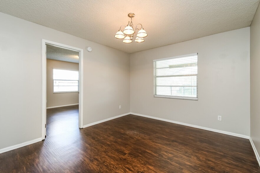 Building Photo - 409 Riverwoods Cir
