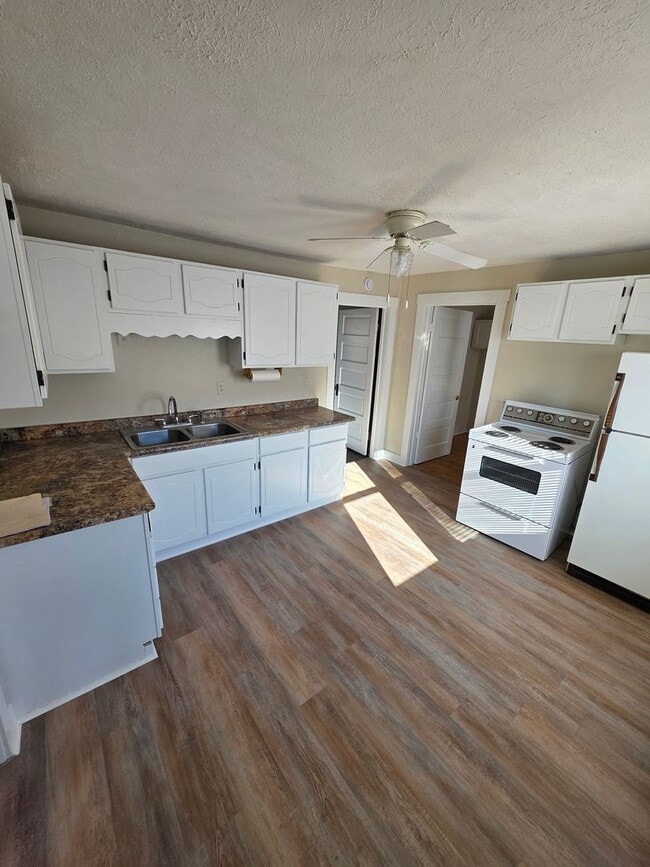 Building Photo - ? 2 Bed | 1 Bath | Fully Fenced Yard | Rent Ready! ?