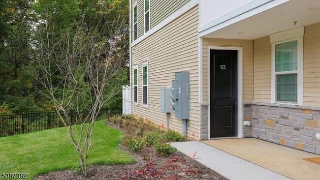 Building Photo - 113 Iris Ct