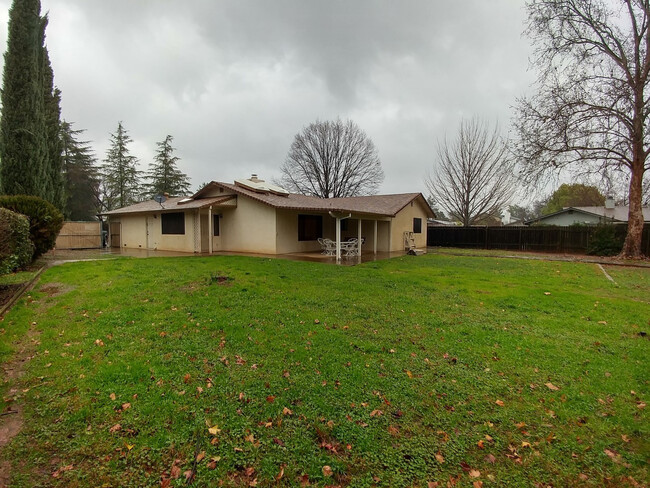 Building Photo - Spacious Home Near Mistletoe Elementary Sc...