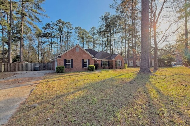 Building Photo - AVAILABLE NOW! (No Pets)