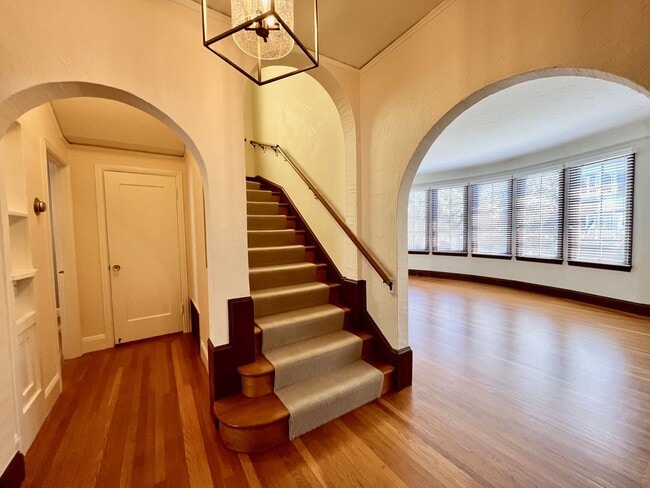 Building Photo - New On Market! Gorgeous Marina Home