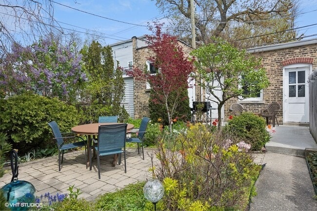 Building Photo - 2815 N Racine Ave