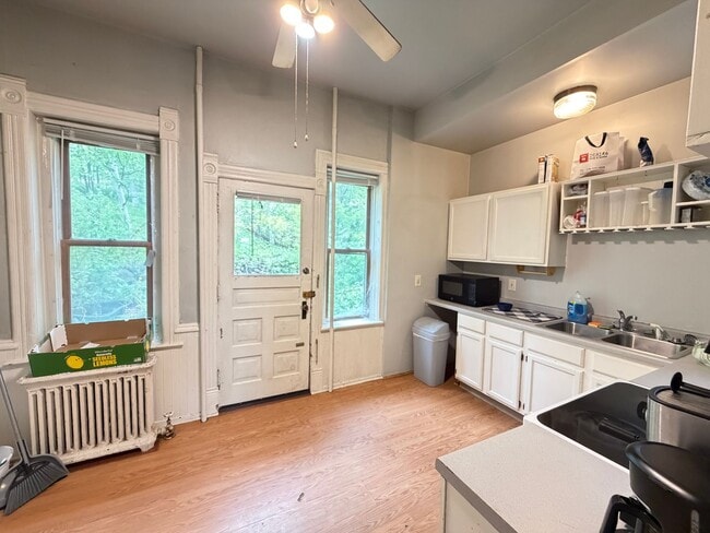 Building Photo - Large 3 Bedroom Open July 1st!