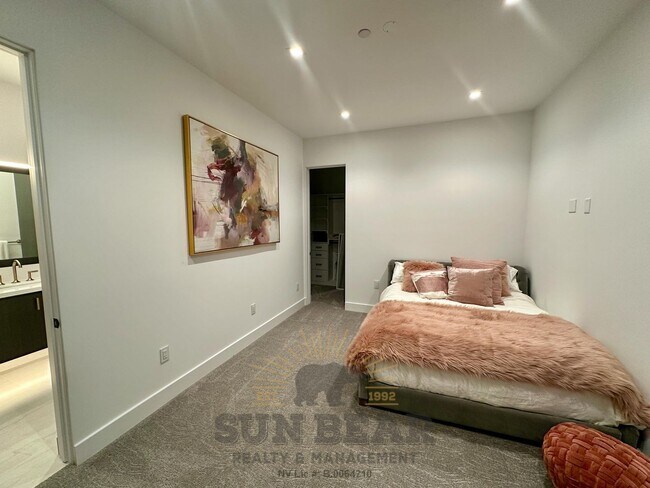 Building Photo - Luxury Mountain Retreat