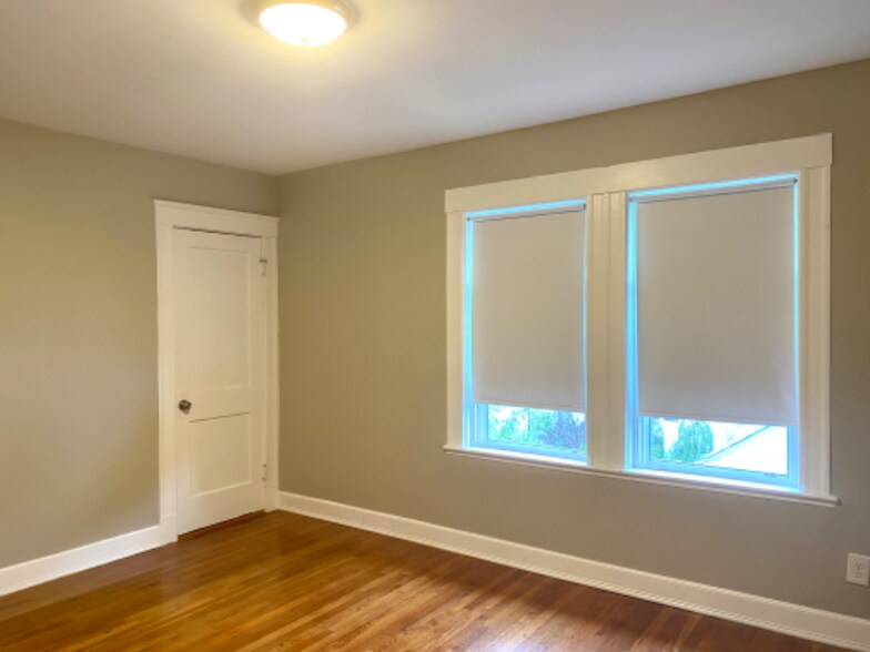 Building Photo - 347 Vermont St