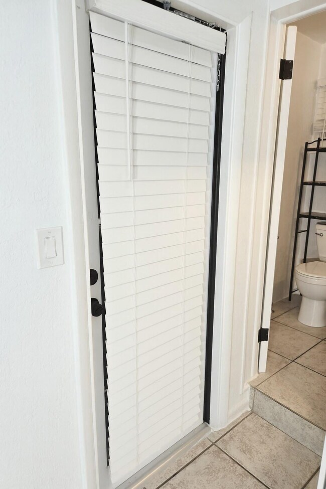 Building Photo - 1100 NE 12th Ave