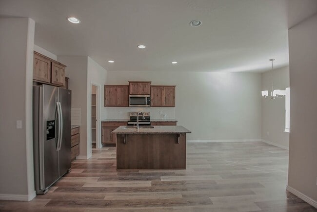 Building Photo - 735 Shadowleaf Ave