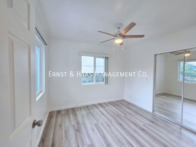 Building Photo - 1084 Walnut Ave