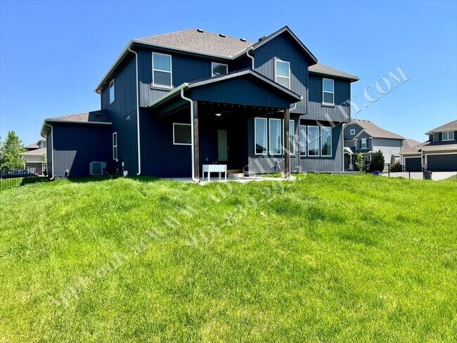 Building Photo - Beautiful 4 Bed 3.5 Bath Home in Olathe-Av...
