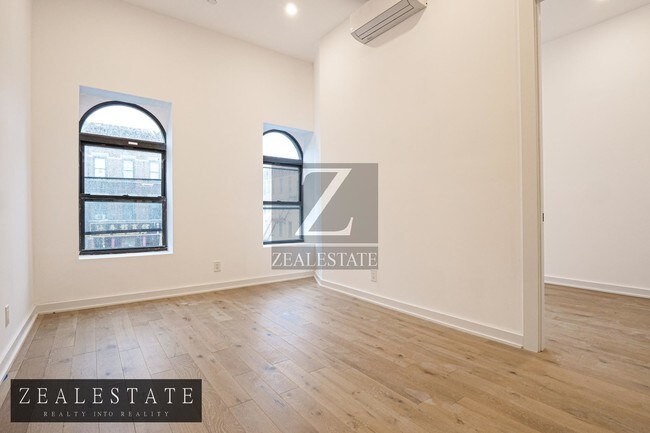Building Photo - 4922 5th Avenue