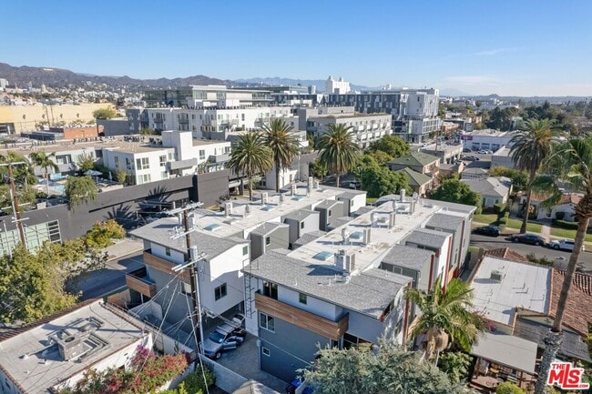 Building Photo - 857 N Detroit St