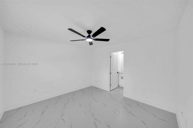 Building Photo - 4986 Fairway Ct