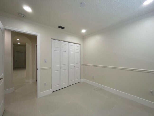 Building Photo - 1806 NW 98th Ave
