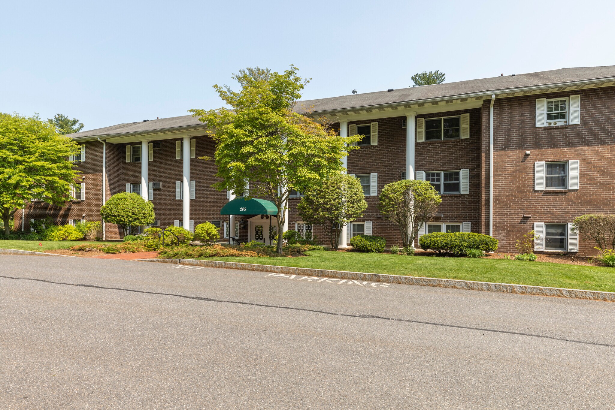 Building Photo - 205 Great Rd