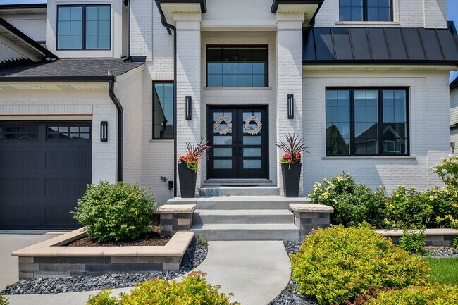 Building Photo - 2447 Sharon Ct