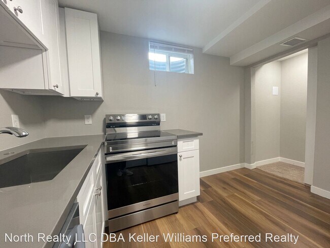Building Photo - 2 br, 1 bath House - 1184 Clinton St. #B