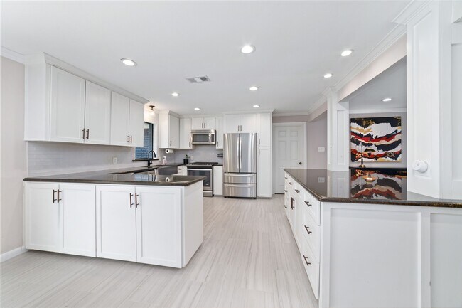 Building Photo - 10607 Chimney Rock Rd