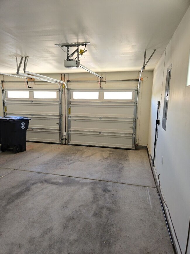 Building Photo - 1616 Volponi Dr SE