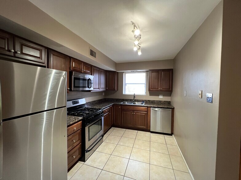 Building Photo - 1104 Ralph Ter