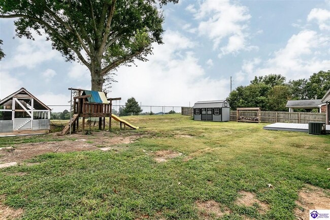 Building Photo - 705 Bon Aire Dr