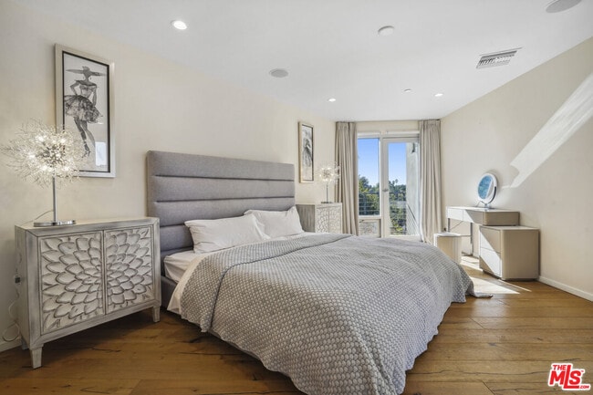 Building Photo - 9716 Oak Pass Rd