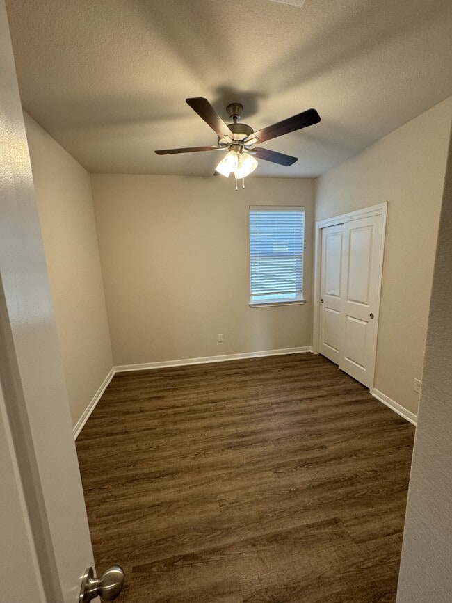 Building Photo - 8718 Happy Vly Dr