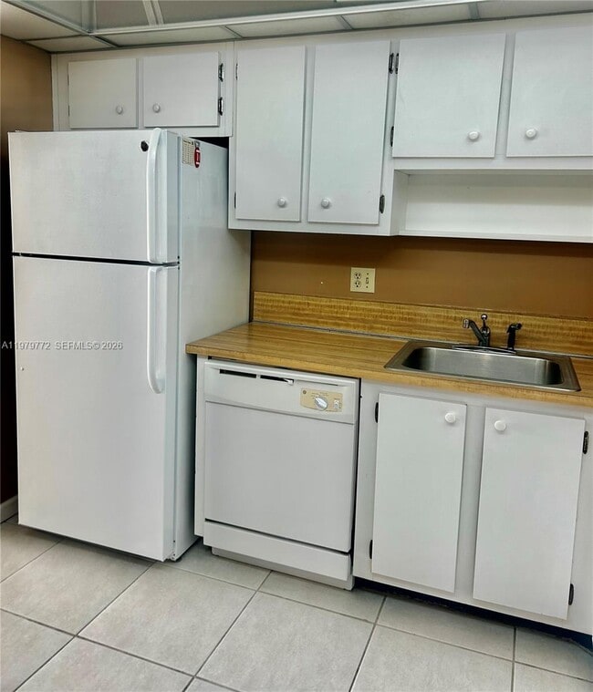 Building Photo - 1200 St Charles Pl